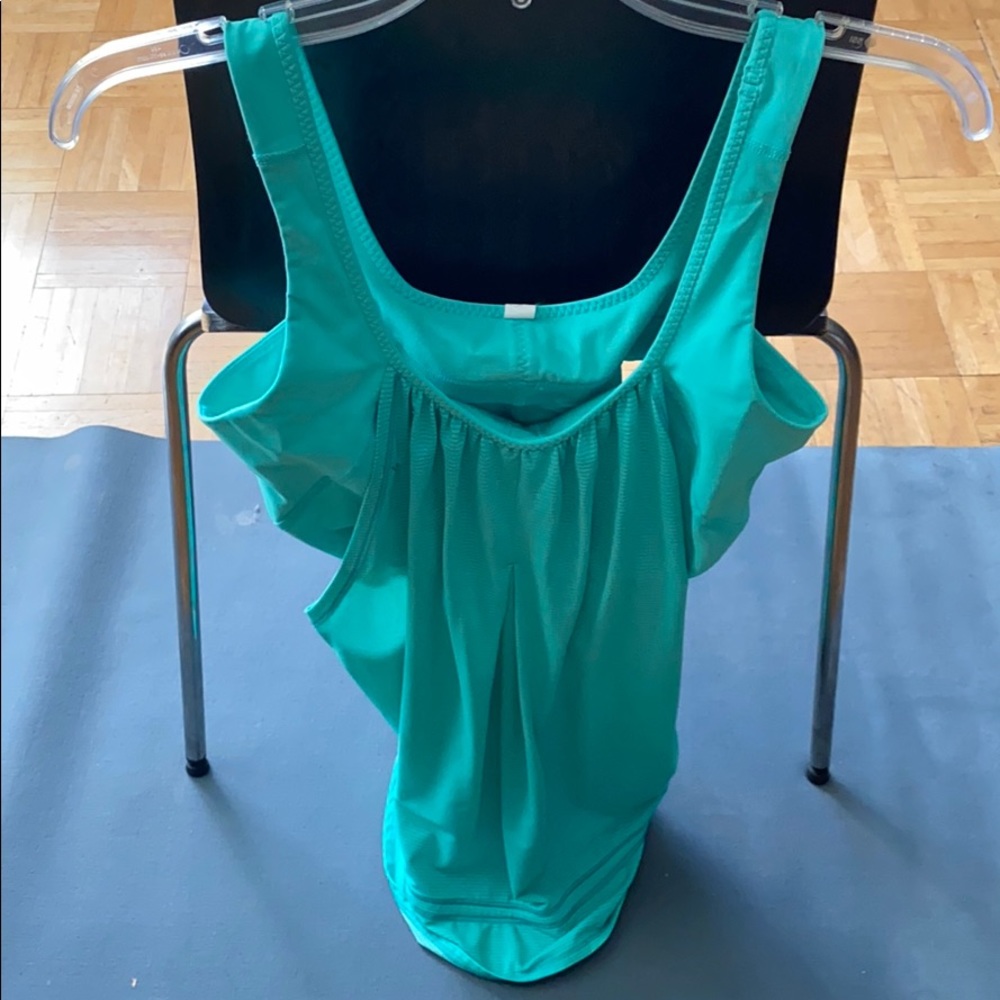 Lululemon tank top w built in bra S12